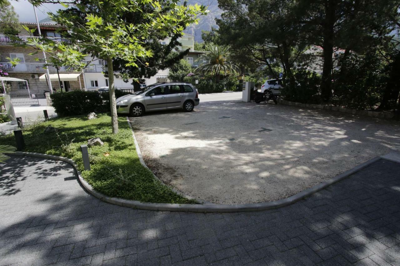 Apartments Besker Макарска Экстерьер фото
